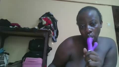 sweetyass25 online show from November 15, 2025, 9:17 am