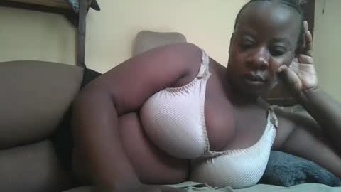 Snapshot of sweetyass25 chatting on May 28, 2026, 6:43 am sweetyass25 online show from May 28, 2026, 6:43 am