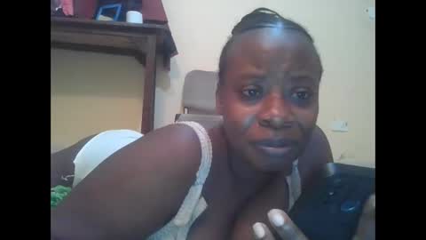 Snapshot of sweetyass25 chatting on June 3, 2026, 2:33 pm sweetyass25 online show from June 3, 2026, 2:33 pm