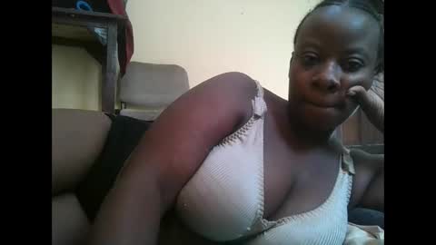 Snapshot of sweetyass25 chatting on June 8, 2026, 5:52 am sweetyass25 online show from June 8, 2026, 5:52 am
