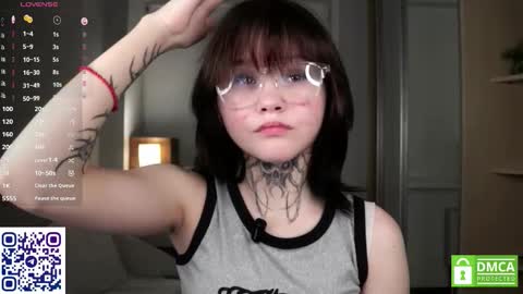 Astrid online show from December 5, 2025, 6:15 pm