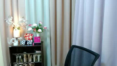 Megan online show from November 14, 2025, 4:22 am