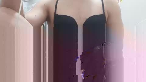 Silvia online show from December 3, 2024, 6:38 pm