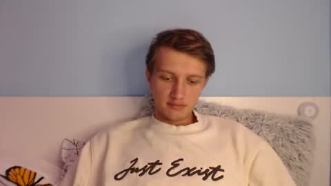 Snapshot of swetieecharmm chatting on February 6, 2026, 6:44 pm Cat online show from February 6, 2026, 6:44 pm