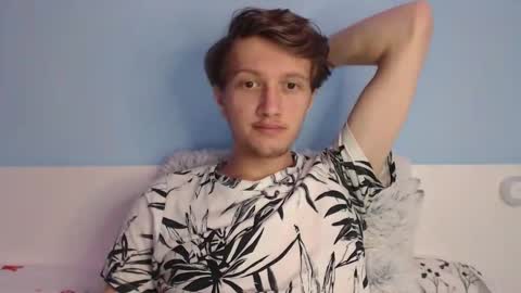 Snapshot of swetieecharmm chatting on February 17, 2026, 5:19 pm Cat online show from February 17, 2026, 5:19 pm