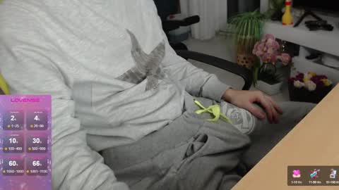 SwetLittleBoy4u online show from December 16, 2024, 3:11 pm