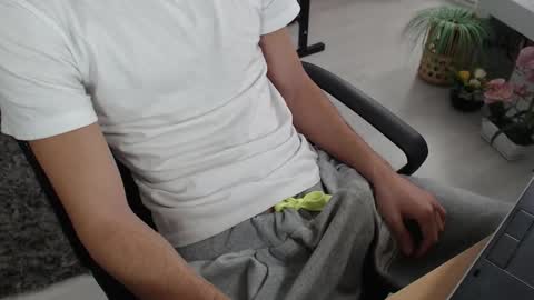 SwetLittleBoy4u online show from September 26, 2025, 9:46 am