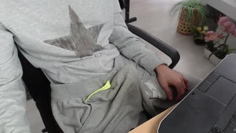 SwetLittleBoy4u online show from September 27, 2025, 10:31 am