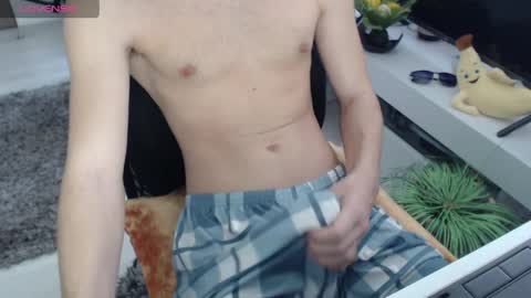 SwetLittleBoy4u online show from April 6, 2026, 9:10 am