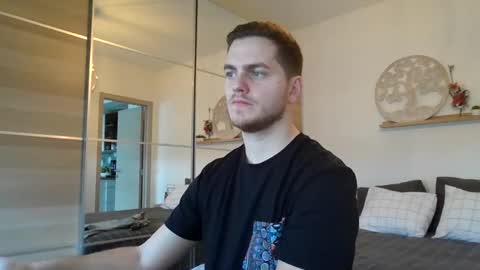 syl092 online show from January 6, 2025, 9:41 am