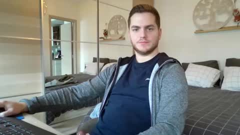 syl092 online show from January 8, 2025, 11:54 am