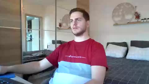 syl092 online show from January 10, 2025, 1:31 pm