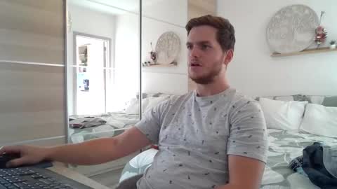 syl092 online show from September 11, 2025, 3:56 pm