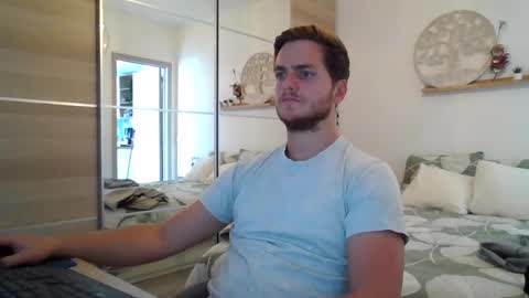 syl092 online show from September 13, 2025, 2:17 pm