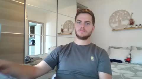 syl092 online show from October 13, 2025, 9:20 am