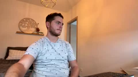 syl092 online show from April 17, 2026, 6:11 pm