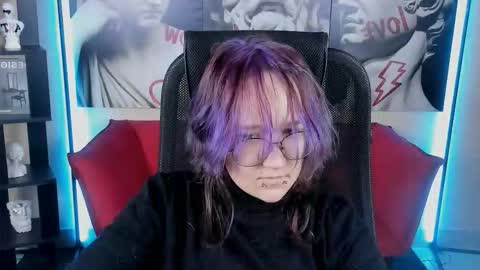 syllviareed online show from December 19, 2025, 8:10 am