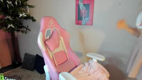 Sylvia online show from December 17, 2025, 9:37 am