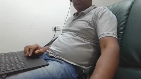 symond_jns online show from October 29, 2025, 9:11 am