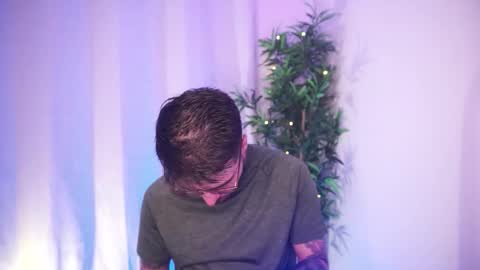 t0ny_wylie online show from February 6, 2026, 6:22 pm