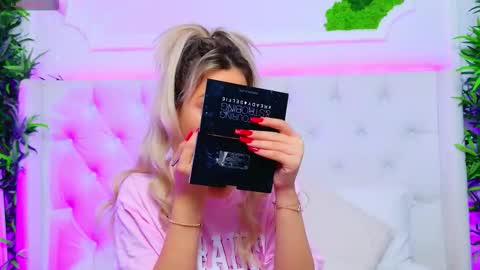 Arianna online show from November 17, 2025, 1:06 pm