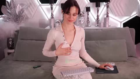 TAANNI online show from March 1, 2025, 3:32 am