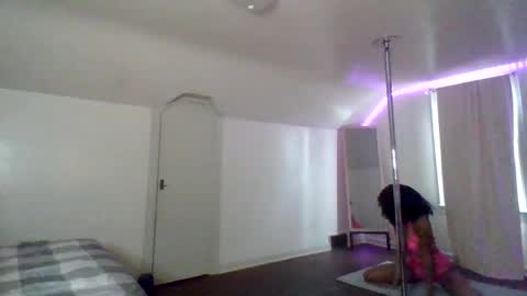 Snapshot of taephoriaa chatting on March 4, 2026, 8:37 pm Taephoriaa online show from March 4, 2026, 8:37 pm