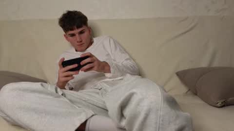 Alex online show from December 3, 2025, 3:32 pm