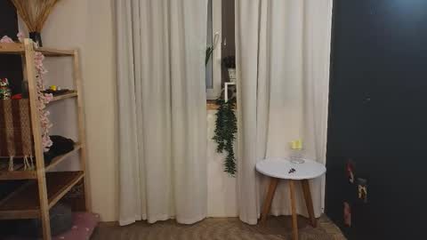 Lizzy online show from November 20, 2025, 5:12 pm