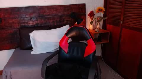 Snapshot of tamara_sanz1 chatting on December 9, 2024, 6:25 pm    online show from December 9, 2024, 6:25 pm