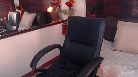 Snapshot of tamara_sanz1 chatting on February 1, 2025, 6:19 pm    online show from February 1, 2025, 6:19 pm