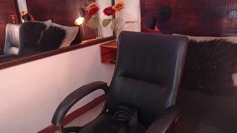 Snapshot of tamara_sanz1 chatting on February 13, 2025, 6:27 pm    online show from February 13, 2025, 6:27 pm
