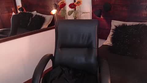 Snapshot of tamara_sanz1 chatting on February 13, 2025, 9:38 pm    online show from February 13, 2025, 9:38 pm