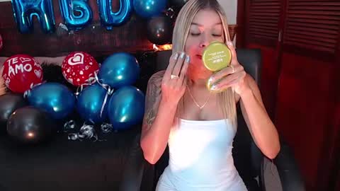 Snapshot of tamara_sanz1 chatting on February 23, 2025, 5:07 pm    online show from February 23, 2025, 5:07 pm