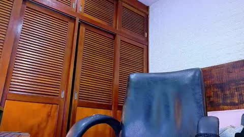    online show from December 22, 2025, 12:02 pm