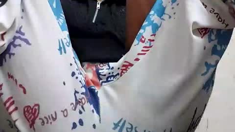 taniya_roy4628 online show from April 13, 2026, 11:48 am