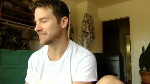 Dr. Love online show from November 5, 2025, 5:46 pm