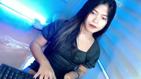 Snapshot of tasteofinnocent69 chatting on January 17, 2025, 6:15 am   online show from January 17, 2025, 6:15 am