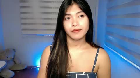 Snapshot of tasteofinnocent69 chatting on January 19, 2025, 5:48 am   online show from January 19, 2025, 5:48 am