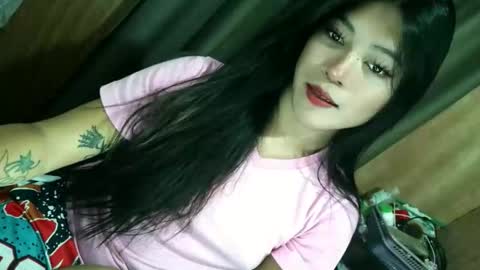 Snapshot of tasteofinnocent69 chatting on October 19, 2025, 2:01 am   online show from October 19, 2025, 2:01 am