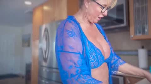 Snapshot of tastycupcake69 chatting on February 11, 2026, 8:14 pm veronicabrian online show from February 11, 2026, 8:14 pm