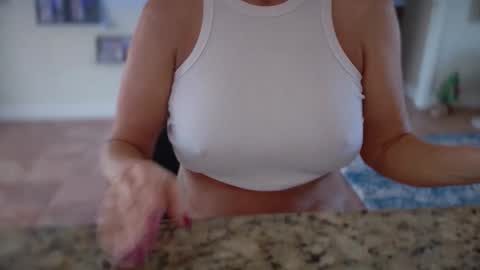 Snapshot of tastycupcake69 chatting on March 5, 2026, 3:08 pm veronicabrian online show from March 5, 2026, 3:08 pm