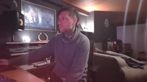 tat2edtoy online show from February 18, 2025, 7:52 pm