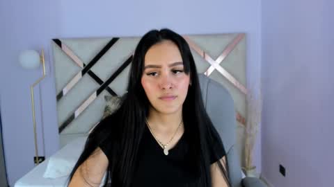 Tati Saldarriaga online show from November 12, 2025, 9:03 pm