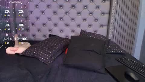 Snapshot of tatiana_lopez19 chatting on December 5, 2024, 11:40 pm Tatiana online show from December 5, 2024, 11:40 pm