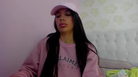 Snapshot of tatilarson chatting on October 25, 2025, 1:18 pm  TATI online show from October 25, 2025, 1:18 pm