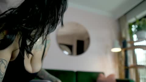 Nathalie Hardy  online show from October 7, 2025, 2:47 pm