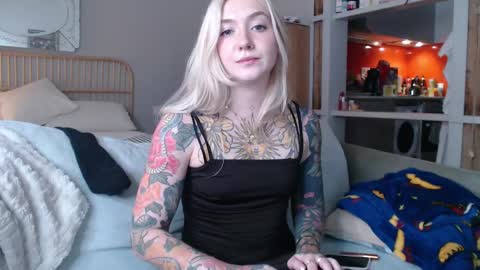Snapshot of tattoobbgirl chatting on February 20, 2025, 4:25 pm tattoobbgirl online show from February 20, 2025, 4:25 pm