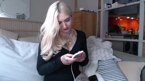 Snapshot of tattoobbgirl chatting on February 24, 2025, 2:58 pm tattoobbgirl online show from February 24, 2025, 2:58 pm