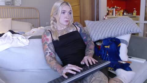 Snapshot of tattoobbgirl chatting on March 5, 2025, 4:35 pm tattoobbgirl online show from March 5, 2025, 4:35 pm